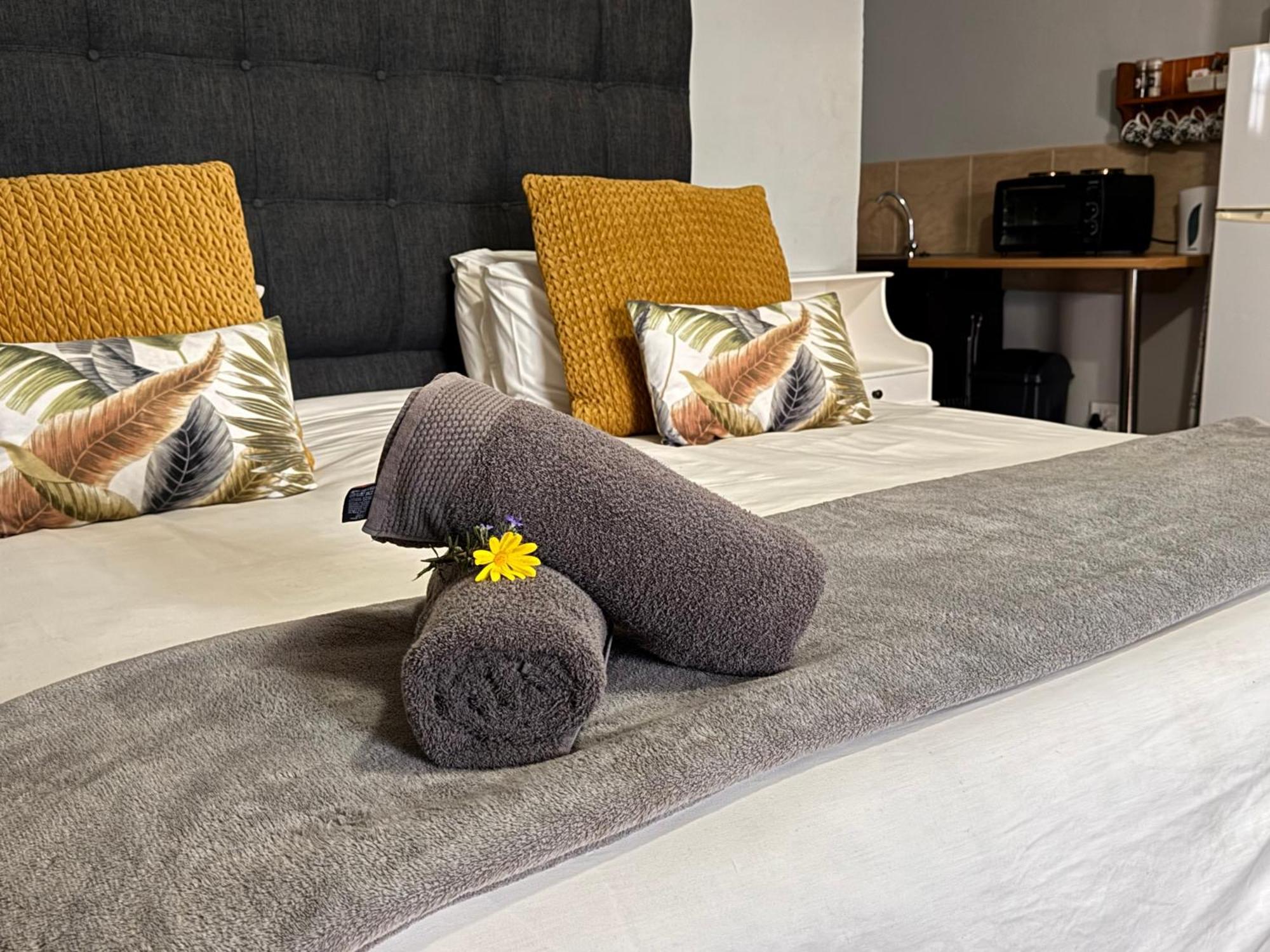 The Palms Venue & Accommodation Крэдок Экстерьер фото